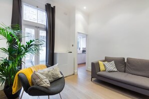 Living area - Modern stylish and luxurious 1 bed flat (London)