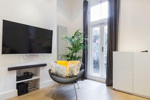 モダンでスタイリッシュな高級フラット、1 ベッドルーム