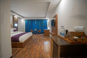 高級客房, 1 張特大雙人床 | 免費 Wi-Fi、方便輪椅出入