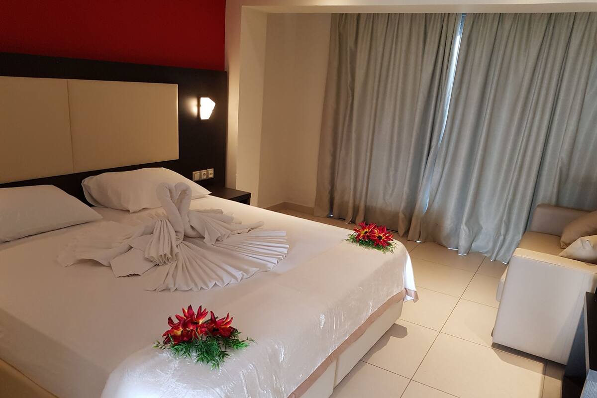 In-room safe, soundproofing, WiFi (free), bed sheets