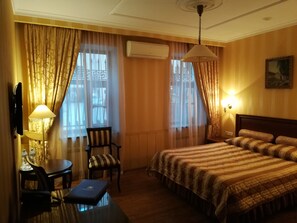 1 bedroom, in-room safe, blackout curtains, soundproofing