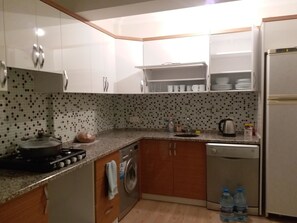 Familienapartment, 3 Schlafzimmer, Bergblick | Eigene Kochnische | Großer Kühlschrank, Ofen, Herdplatte, Geschirrspüler