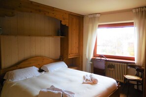 2 室のベッドルーム、アイロン / アイロン台、WiFi、ベッドシーツ