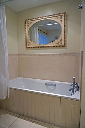 Bathroom - Fabulous Brunswick by the sea (Hove)