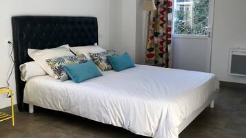 1 chambre, fer et planche à repasser, Wi-Fi gratuit, draps fournis