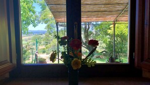 A window with a view of a garden and a vase with flowers. - Hous Malerin with sea view, fenced garden - by ToscanaTour (Guardistallo)