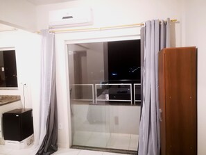 Suite studio Confort, vue sur la ville | Balcon