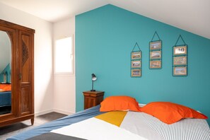 8 bedrooms, iron/ironing board, free WiFi, bed sheets