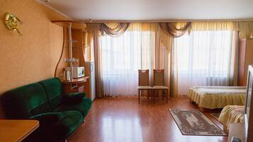 Iron/ironing board, free WiFi, bed sheets