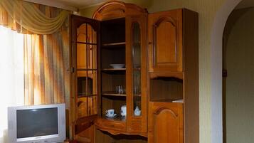 Iron/ironing board, free WiFi, bed sheets