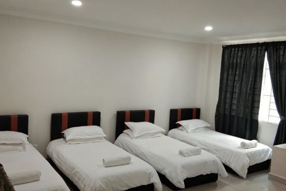 4 Beds Mixed Dormitory
