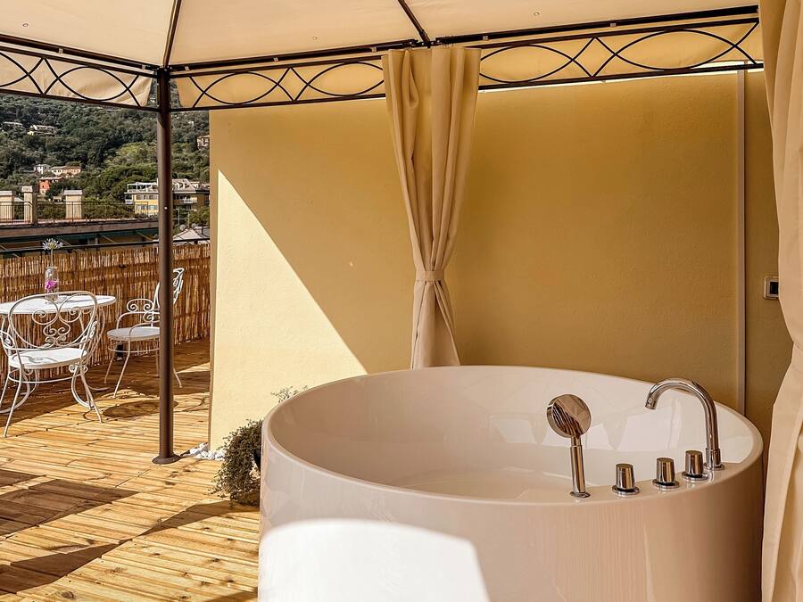 Habitació doble o amb dos llits individuals Comfort, terrassa, vistes al mar | Banyera profunda