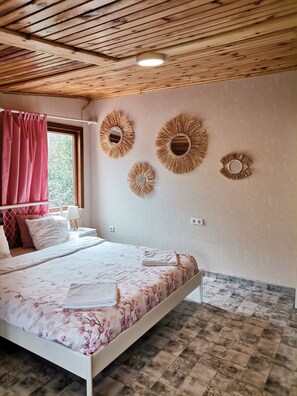 Romantic Room | Premium bedding, blackout drapes, iron/ironing board, free WiFi - Elisa Butik Otel (Adalar)