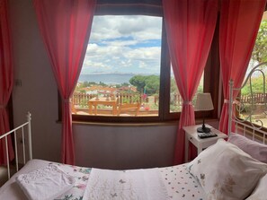 华丽客房, 1 张大床, 海景 | 高档床上用品、遮光窗帘、熨斗/熨板、免费 WiFi