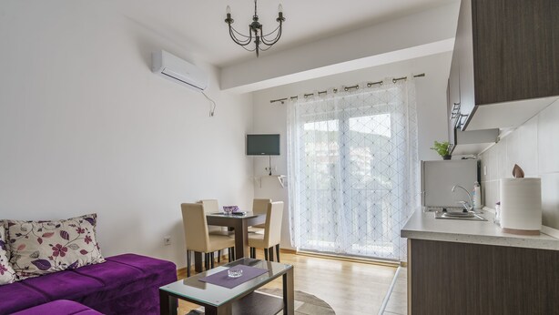 Appartement, 1 chambre, balcon | Salle de séjour | Télévision