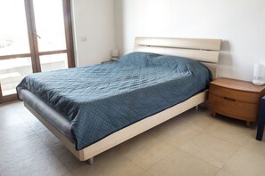 1 bedroom, bed sheets - N196 - Numana, delightful two-room apartment with garden and sea view (Numana)