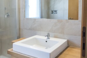 Ducha, bidé y toallas