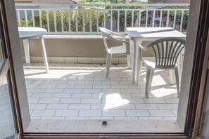 Outdoor dining - N196 - Numana, delightful two-room apartment with garden and sea view (Numana)