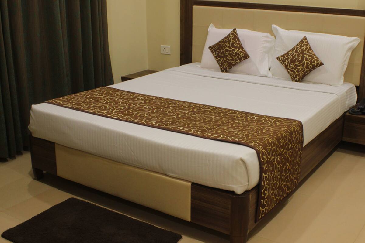 Iron/ironing board, rollaway beds, free WiFi, bed sheets