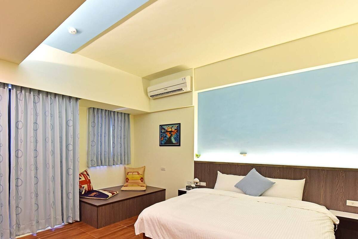 Phòng 4 Deluxe, 2 giường đôi | Màn/rèm cản sáng, truy cập Internet không dây miễn phí, bộ trải giường