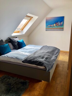 3 Schlafzimmer, Zimmersafe, Schreibtisch, Bügeleisen/Bügelbrett