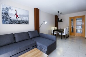 TV - MALDIVAS Apartments (La Pineda)