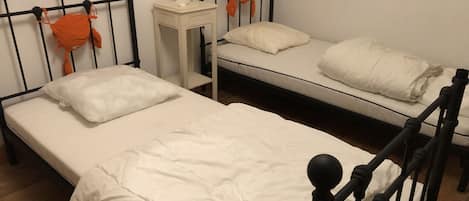 3 bedrooms, iron/ironing board, free WiFi