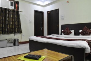 Free WiFi, bed sheets - Park Awadh (Lucknow)