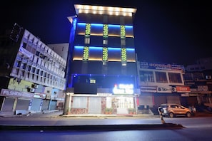 Front of property - Hotel One up (Ahmedabad)