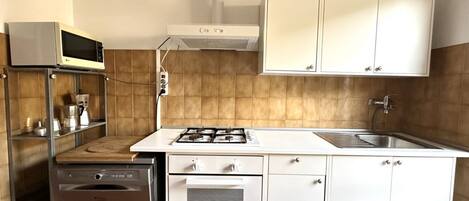 冷蔵庫、オーブン、食器洗い機