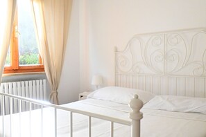 2 bedrooms, bed sheets - N194 - Numana, large three-room apartment with garden (Numana)