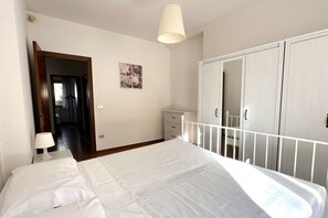 2 bedrooms, bed sheets - N194 - Numana, large three-room apartment with garden (Numana)