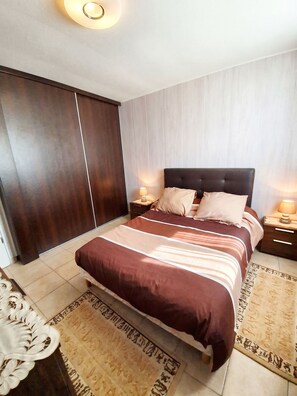 2 chambres, fer et planche à repasser, lit parapluie, Wi-Fi gratuit