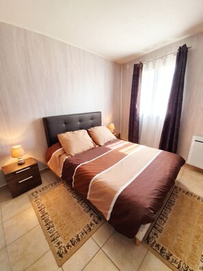 2 bedrooms, iron/ironing board, free WiFi