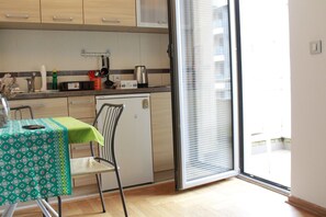 Family Studio, City View | Private kitchen | Fridge, stovetop, electric kettle, cookware/dishes/utensils - Studio 22 Rozino (Budva)