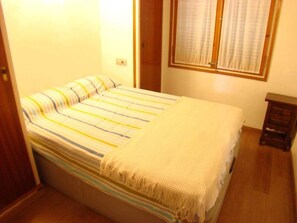 2 bedrooms, iron/ironing board