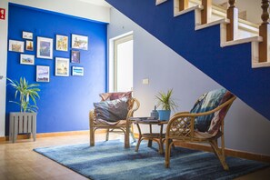 Lobby sitting area - Atlantic Lodge (Aljezur)