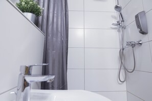 Dusch, hårtork och handdukar