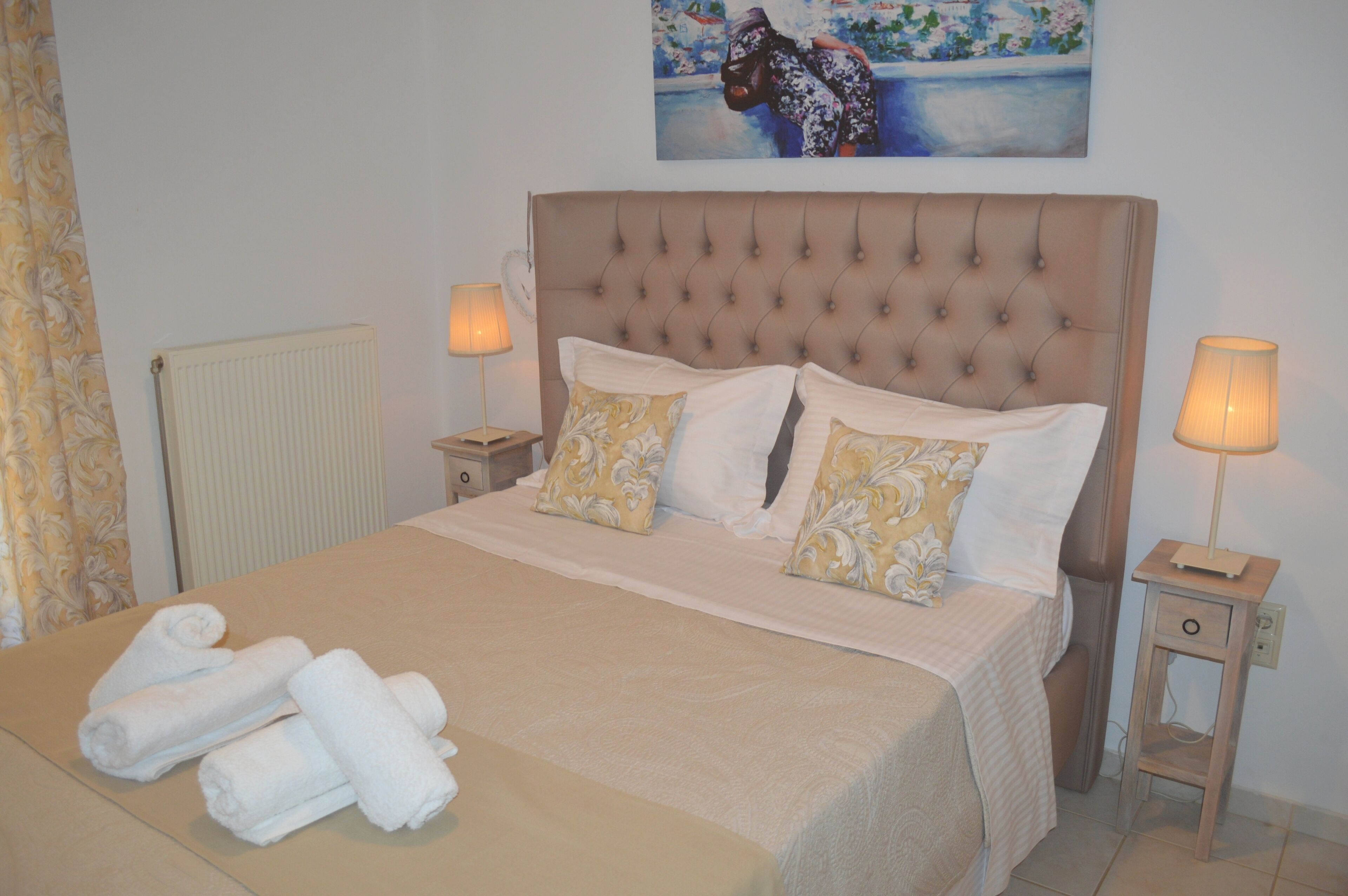 Appartamento panoramico, 1 letto queen con divano letto, terrazzo, vista mare | 1 camera, tende oscuranti, ferro/asse da stiro, Wi-Fi gratuito