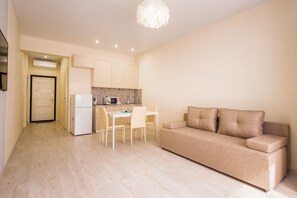 Standard Apartment | Hypo-allergenic bedding, in-room safe, desk, blackout curtains - Apartment Gavan (Sochi)