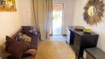 Economy Room, Patio | Living area