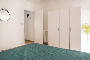 2 bedrooms, bed sheets