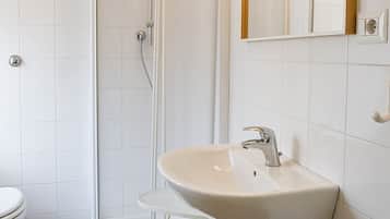Dusche, Bidet, Handtücher