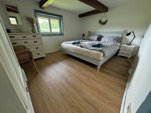 3 bedrooms, desk, iron/ironing board, WiFi - Thatched roof at the edge of the field with a magnificent view (Damlos)