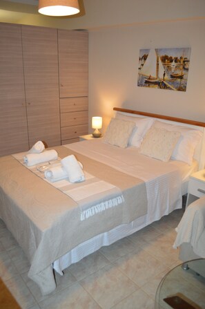Premium Studio, 1 Bedroom, Kitchen, Sea View | Blackout curtains, iron/ironing board, free cots/infant beds, free WiFi - Best House Petit Pylos Messinias (Pylos-Nestoras)
