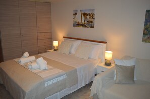 Premium Studio, 1 Bedroom, Kitchen, Sea View | Blackout drapes, iron/ironing board, free cribs/infant beds, free WiFi
