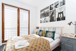 1 bedroom, iron/ironing board, WiFi, bed sheets - Stylish Apartment near the Station | Parking | Balcony (Kraków)