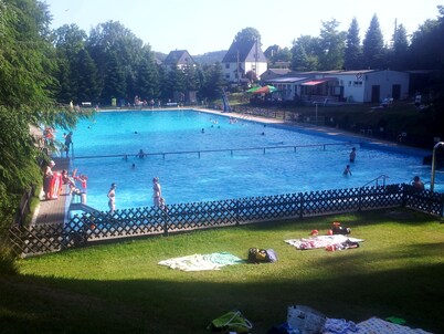 Sunny vacation apartment with excellent connections to the cultural capital of Chemnitz