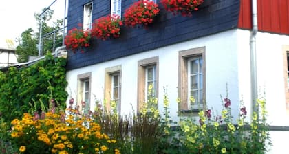 Sunny vacation apartment with excellent connections to the cultural capital of Chemnitz