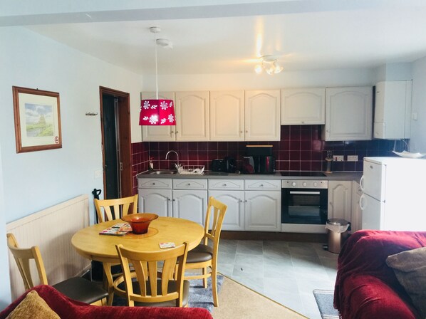 Apartment, Private Bathroom | Private kitchen